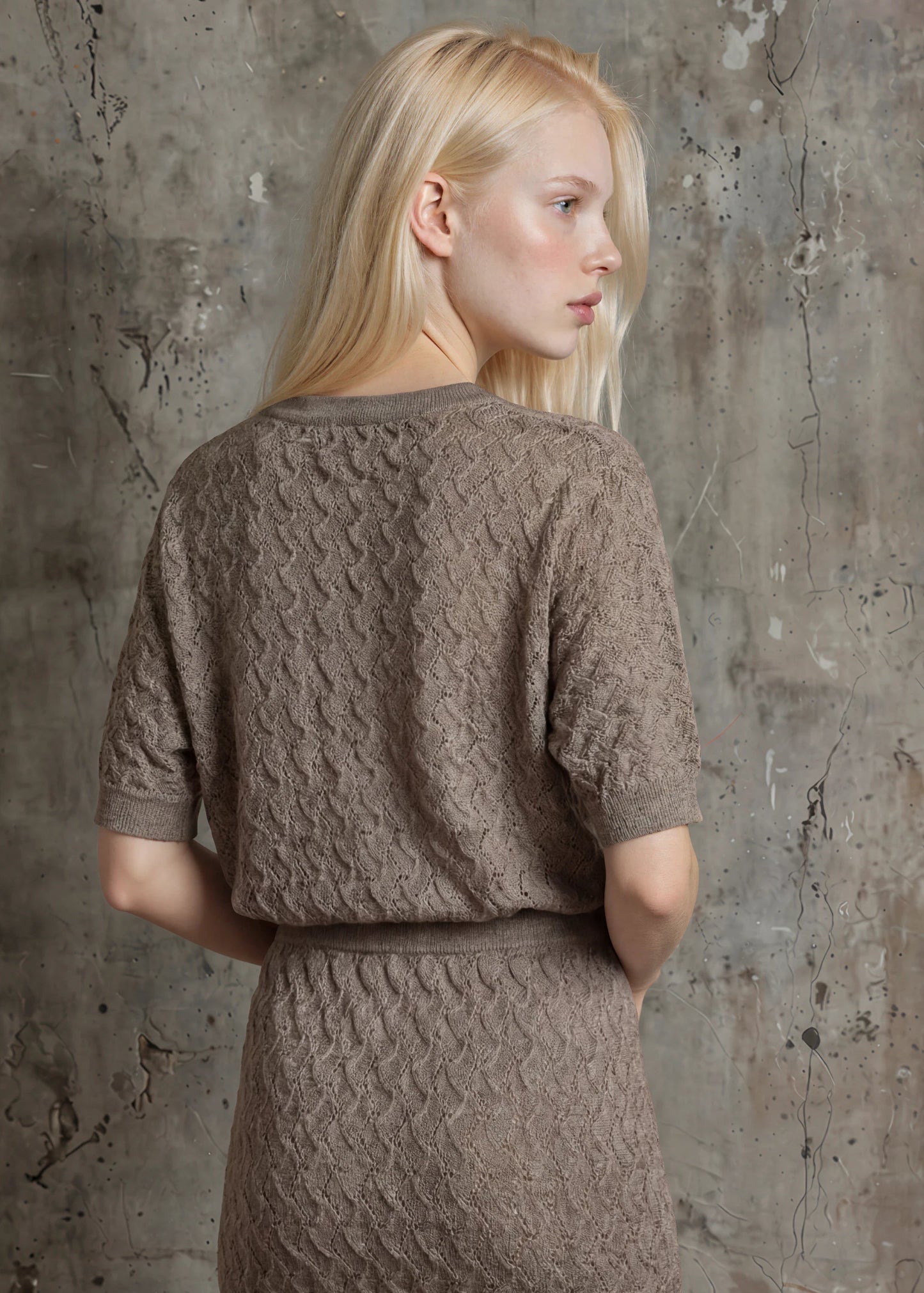 
                  
                    Almina fine cashmere top light brown
                  
                
