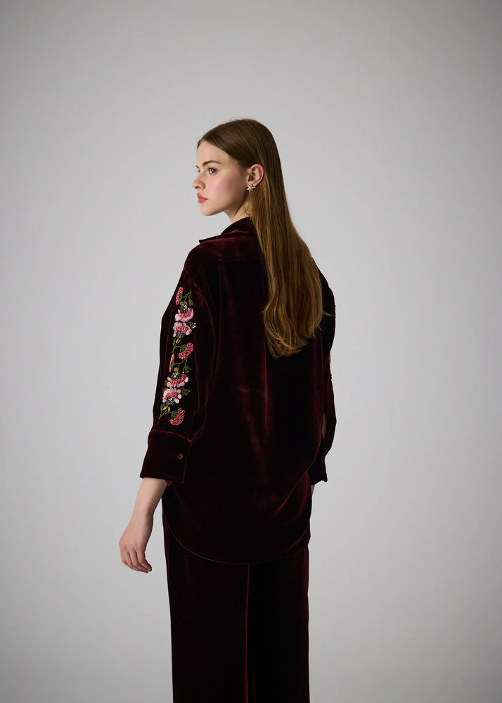 
                  
                    The E set hand embroidered velvet choco brown
                  
                