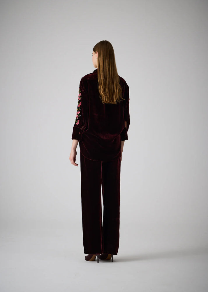 
                  
                    The E set hand embroidered velvet choco brown
                  
                