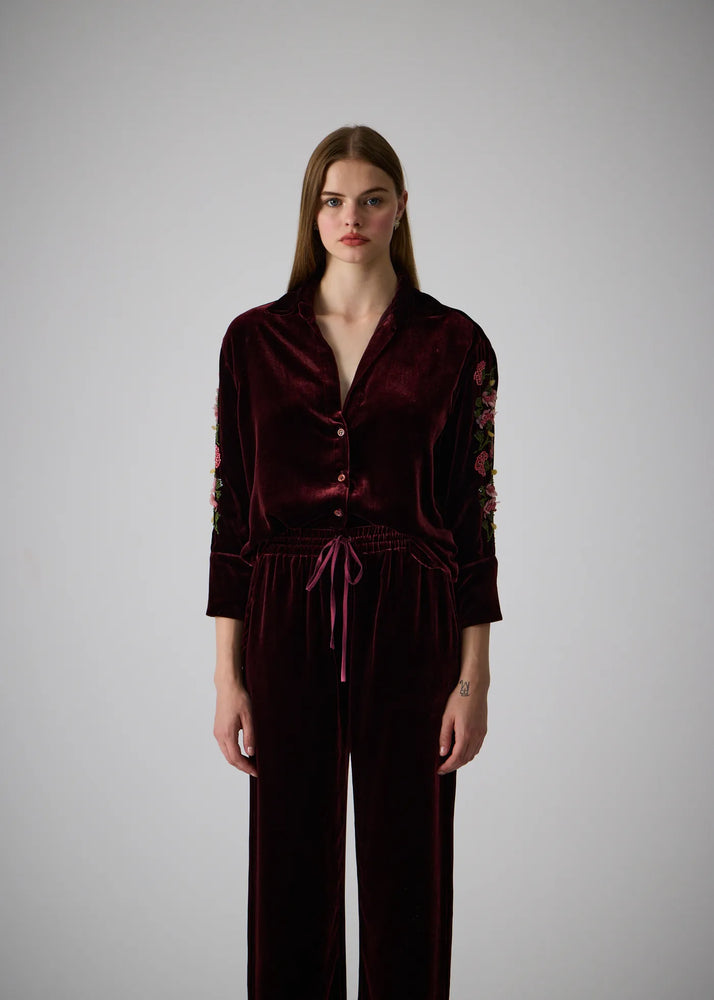 
                  
                    The E set hand embroidered velvet choco brown
                  
                