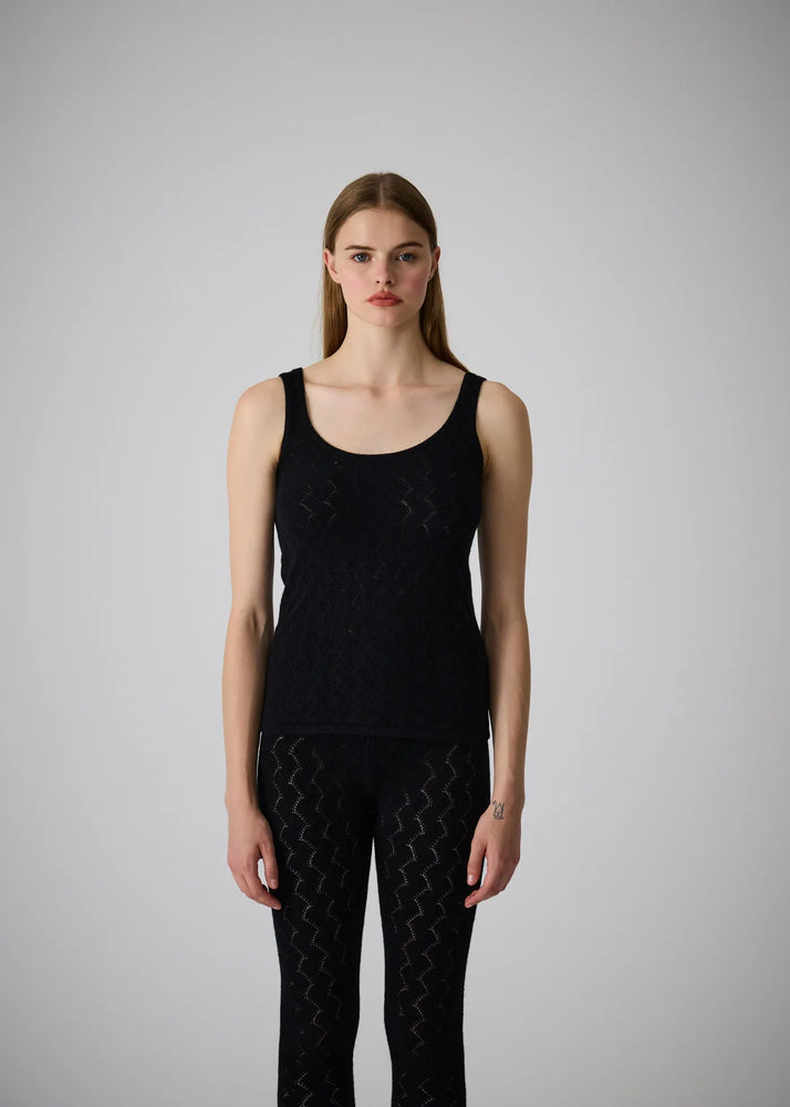 
                  
                    Efe cashmere t-top black
                  
                