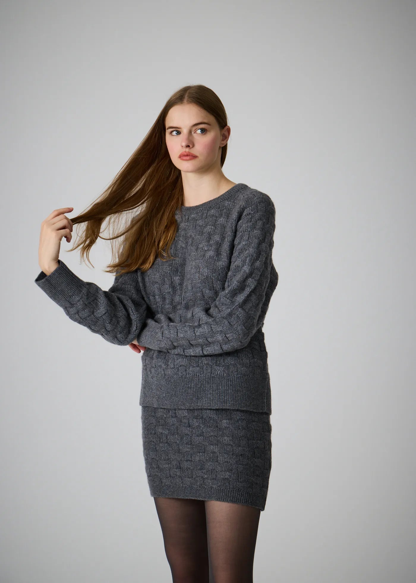 
                  
                    Taya Cashmere Jumper gray
                  
                