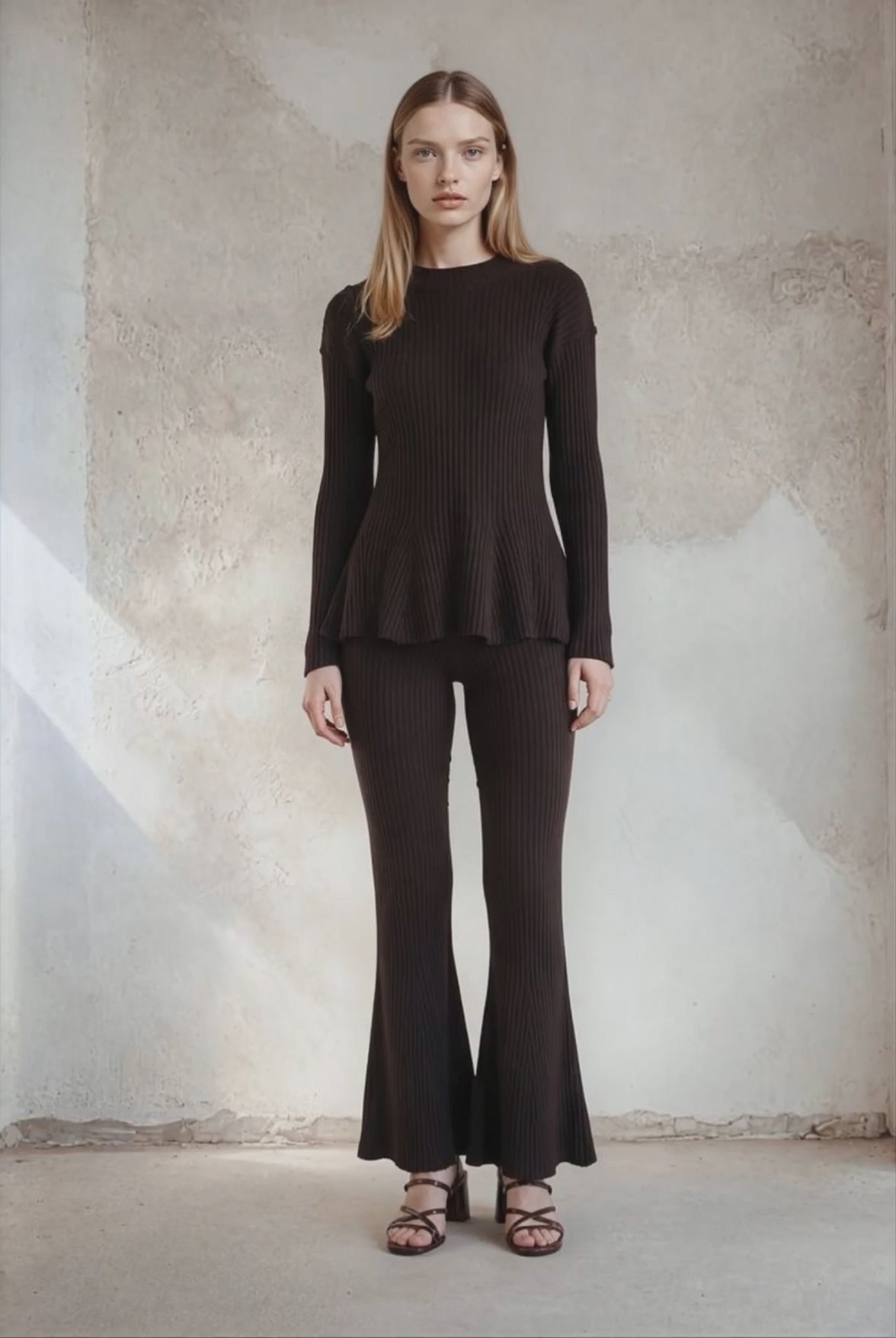 
                  
                    Load and play video in Gallery viewer, Alison cashmere pants brown
                  
                