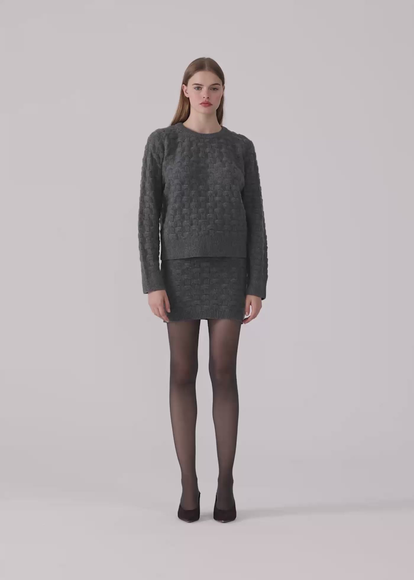 
                  
                    Load and play video in Gallery viewer, Alla cashmere mini skirt gray
                  
                