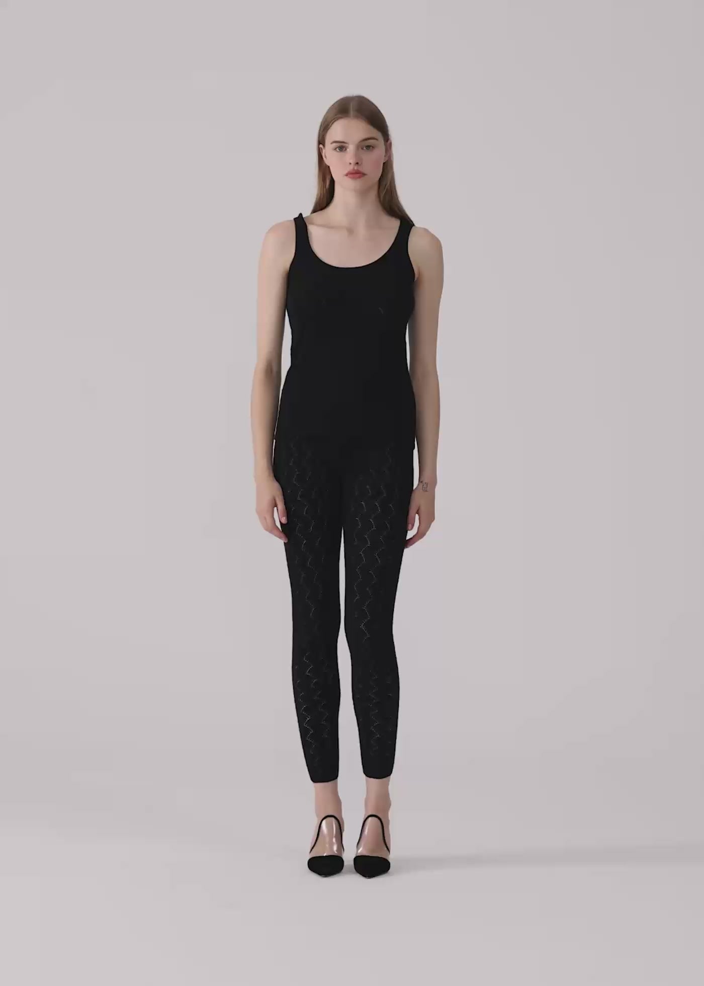 
                  
                    Load and play video in Gallery viewer, Efe cashmere t-top black
                  
                