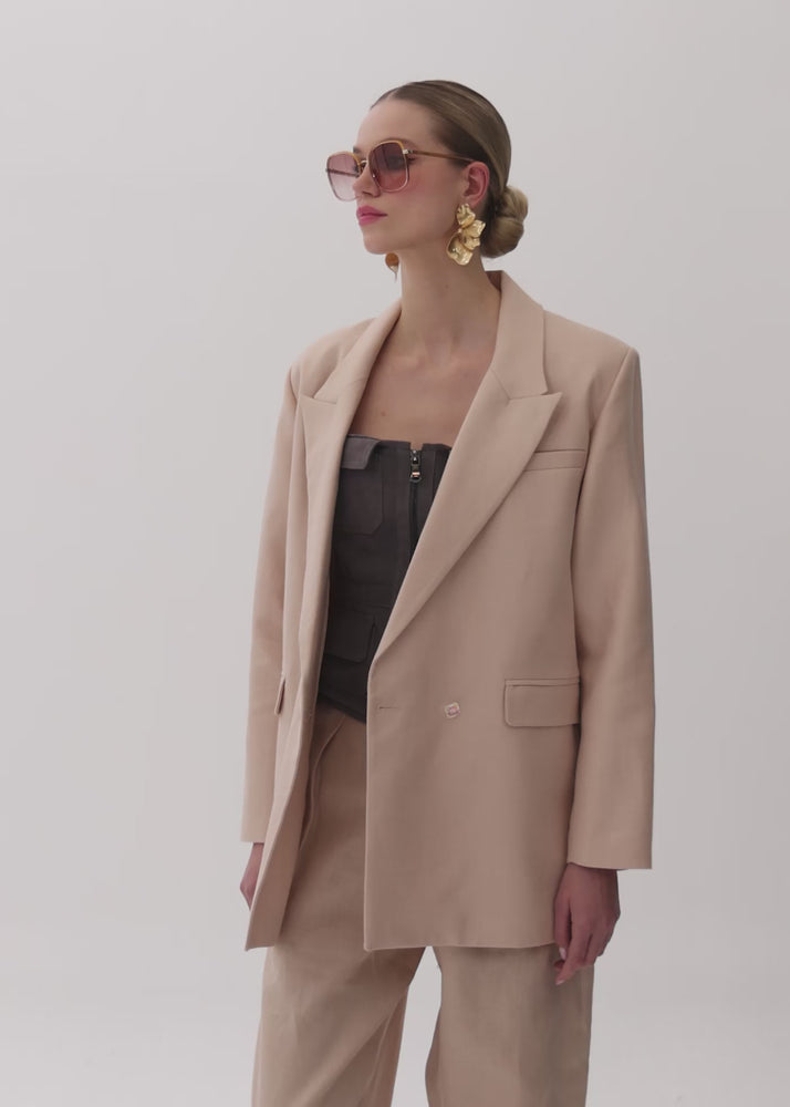 
                  
                    Load and play video in Gallery viewer, Caro linen oversize blazer
                  
                