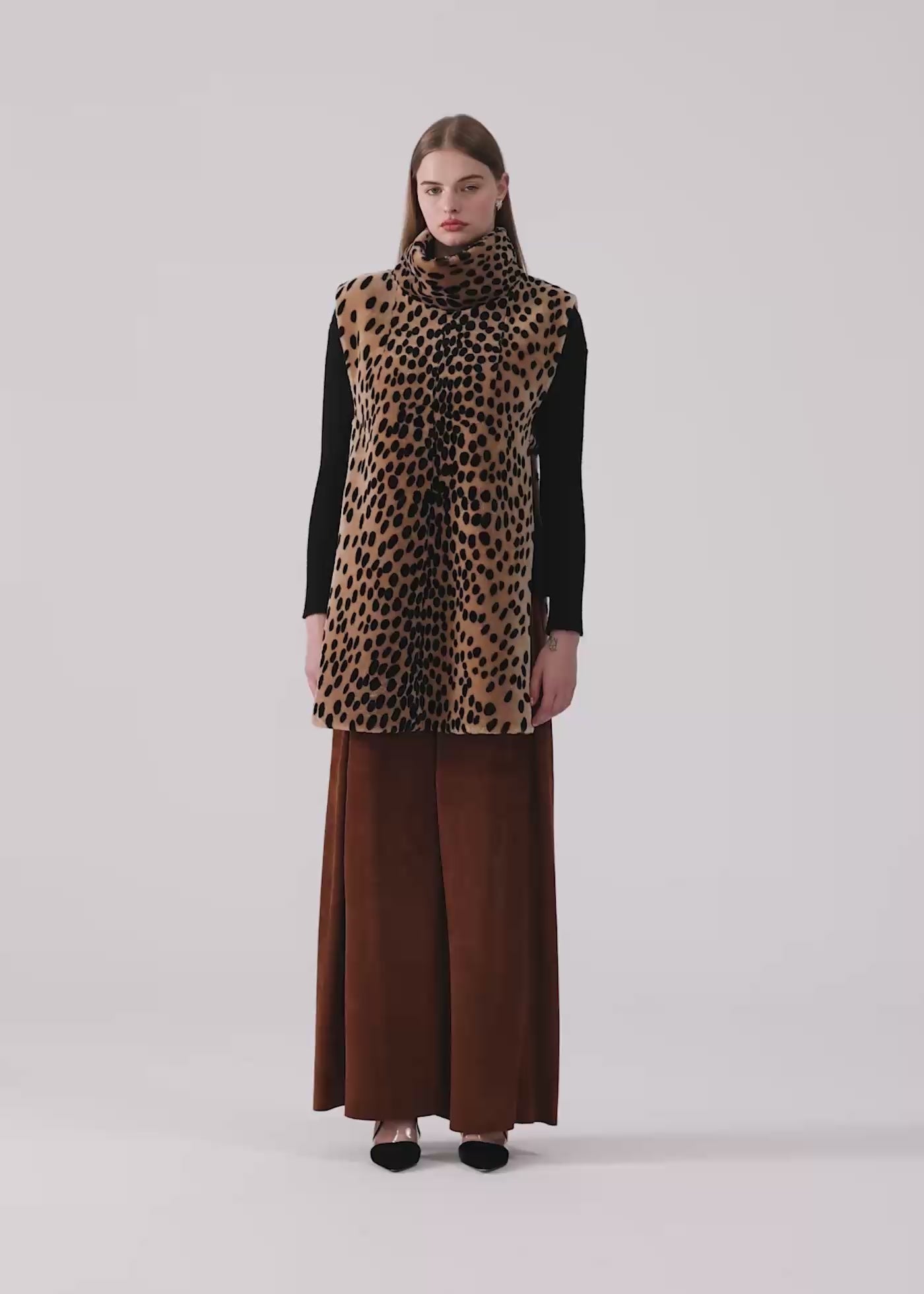 
                  
                    Load and play video in Gallery viewer, Rahel Shearling Vest
                  
                